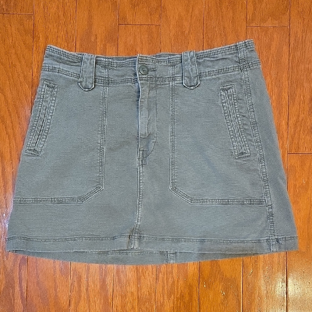 American Eagle Outfitters Green Skirt Size 4 Like New Has Pockets